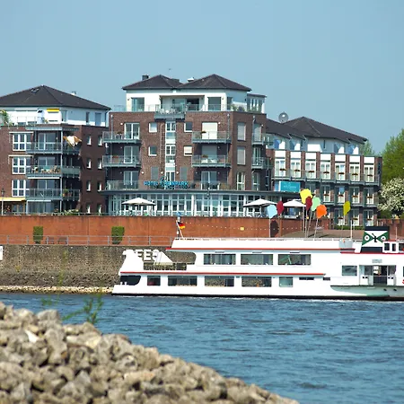 Hotel Garni Rheinpark Rees 4*