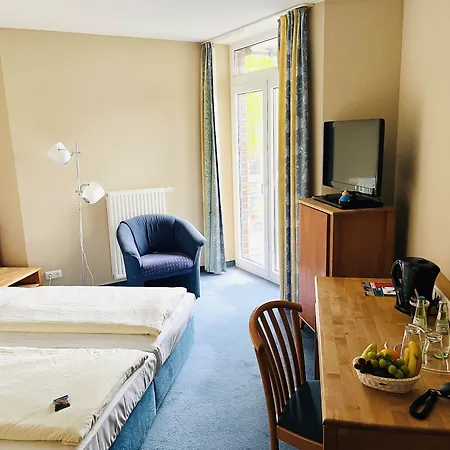 فندق Hotel Garni Rheinpark Rees 4*